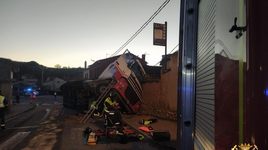 Accidente de camión en Sotillo de la Ribera