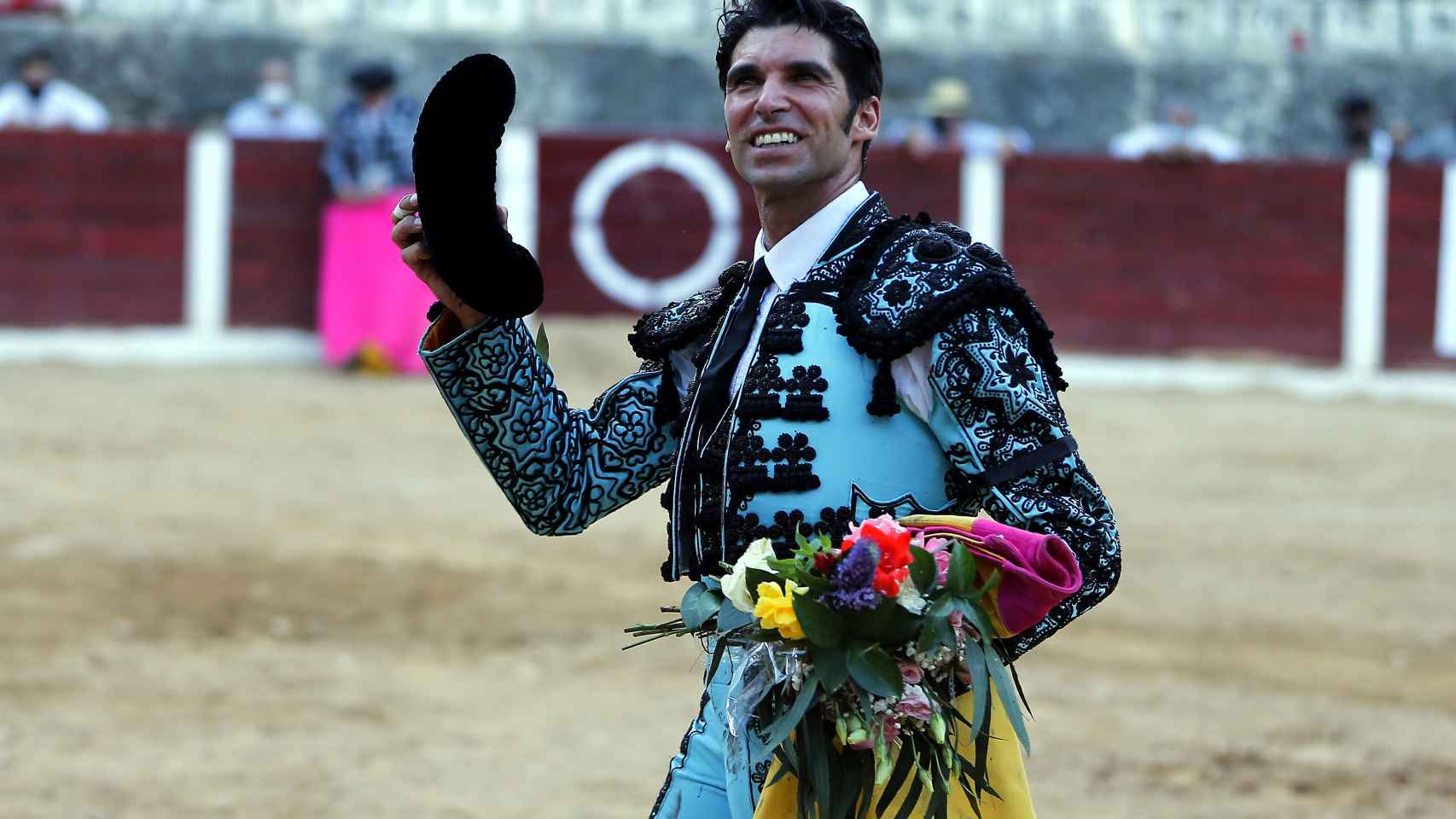 Cayetano Rivera ejerciendo de torero.