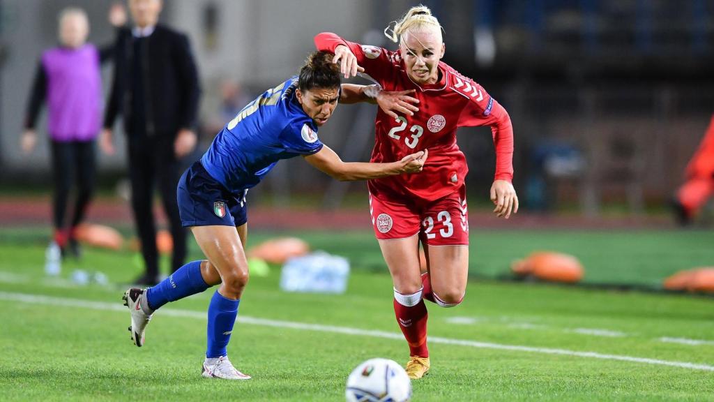 Sofie Svava, con la selección de Dinamarca.