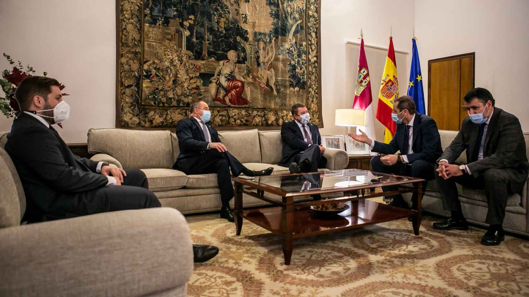 Reunión de García-Page con el alcalde de Albacete, Emilio Sáez, y el CEO de Eurocopter. Foto: D. Esteban González / JCCM