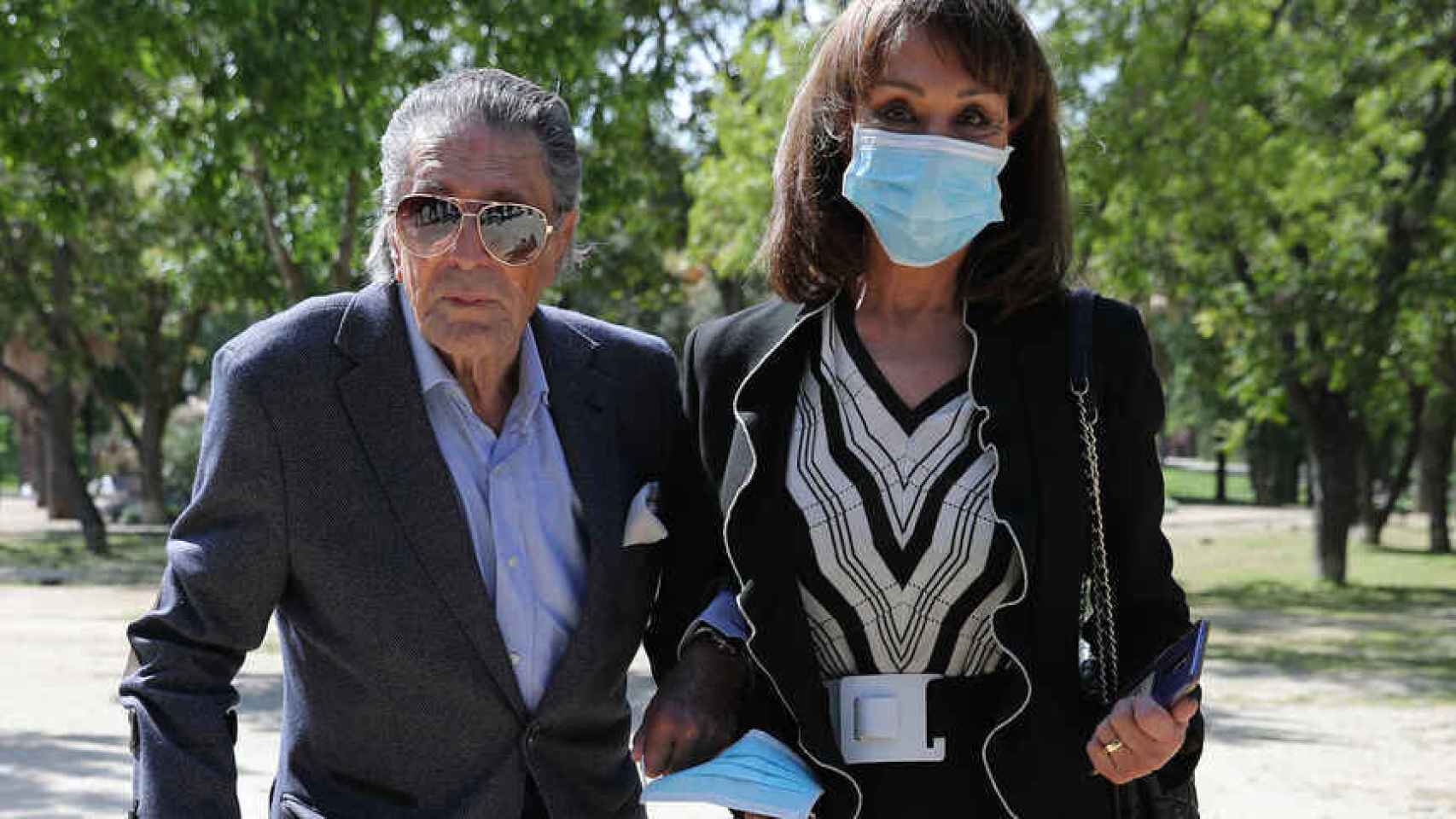Jaime Ostos Carmona junto a su esposa, Mari Ángeles Grajal, en una imagen reciente tomada en abril de 2021.