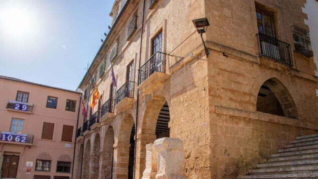 La fachada del Ayuntamiento de Dénia.