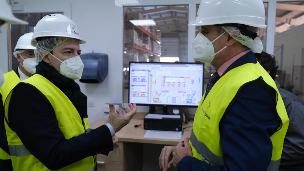 El presidente de la Junta de Castilla y León, Alfonso Fernández Mañueco, visita las instalaciones de Grupo Copese