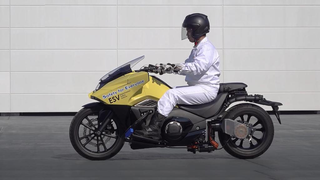 Así es el prototipo de Honda que se mantiene vertical incluso en parado.