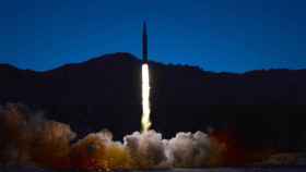 El misil hipersónico que lanzó Corea del Norte este pasado martes desde una ubicación desconocida.