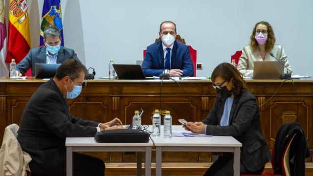 Alberto Rojo, alcalde de Guadalajara, durante el pleno municipal celebrado este viernes.