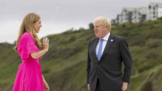 Carrie Symonds y Boris Johnson, en un encuentro del G-7.