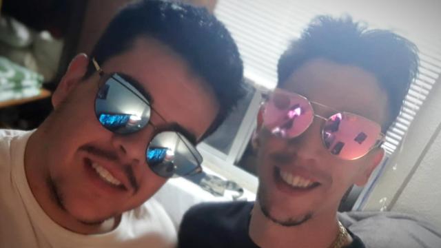 Iván Toribio (derecha), el hombre asesinado en febrero de 2020 en Anchuelo (Madrid), junto a su hermano Adán.