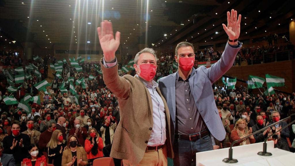 Juan Espadas y Pedro Sánchez, en el Palacio de Congresos de Granada