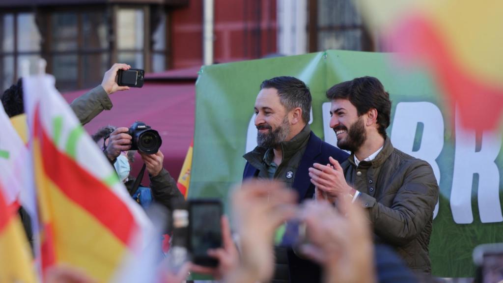 El presidente de Vox, Santiago Abascal, y el candidato a la Presidencia de la Junta de Castilla y León, Juan García-Gallardo.