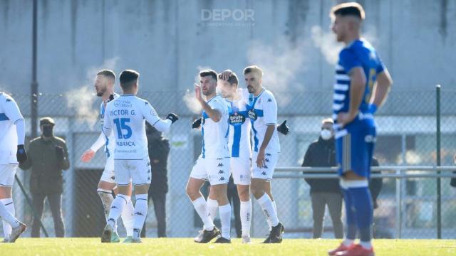 Los jugadores del Deportivo celebran uno de los goles del amistoso ante la Ponferradina