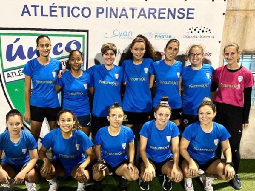 La plantilla del Atlético Pinatarense posando antes de un partido en  Primera Autonómica Femenina de la Región de Murcia.