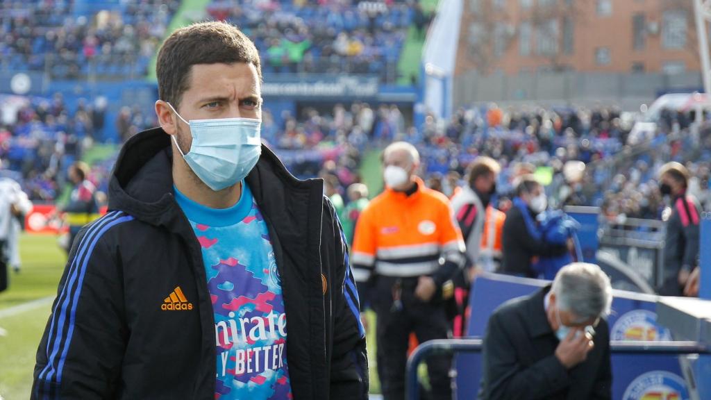 Hazard se dirige al banquillo en el Coliseum Alfonso Pérez de Getafe