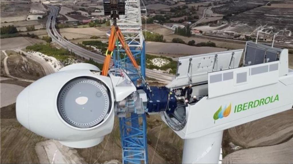 Imagen de la instalación del que es aún el primer aerogenerador terrestre más potente de España en Burgos.