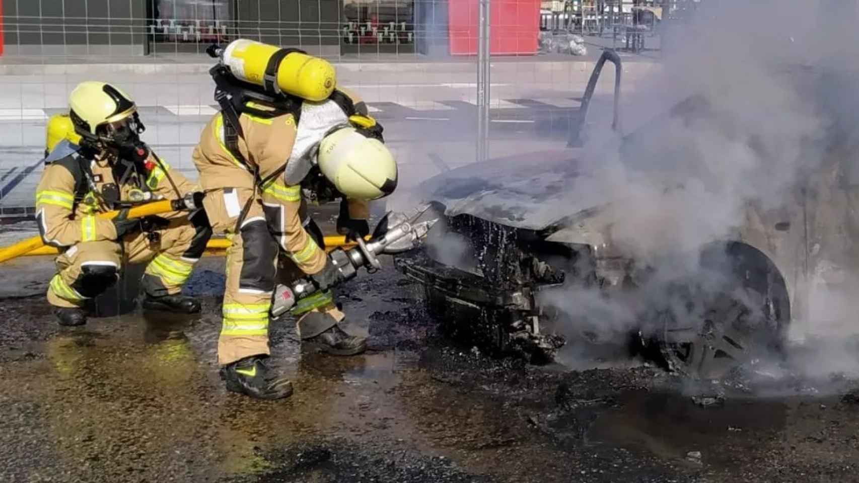 Incendio de un vehículo en Toledo. Foto: Bomberos Ayto. Toledo