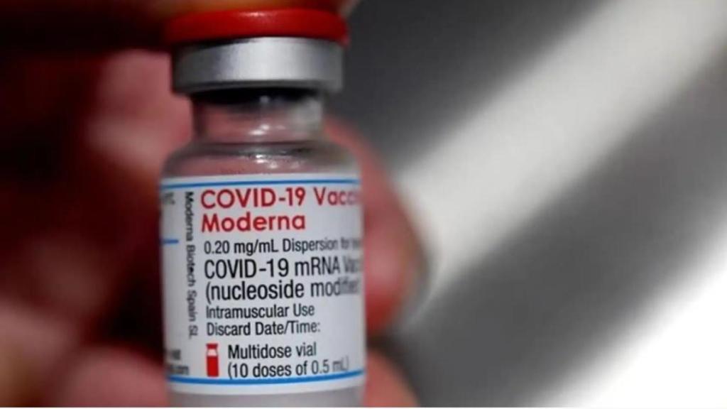 Un vial de la vacuna Moderna contra la Covid-19.