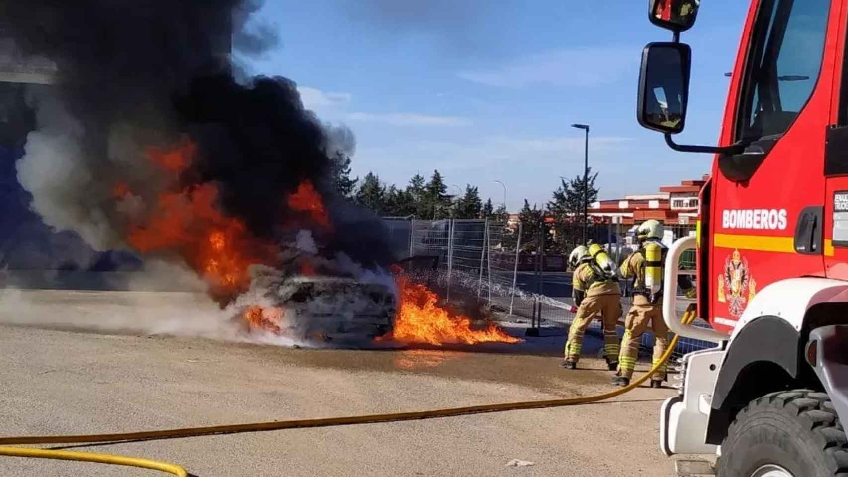 Incendio de un vehículo en Toledo. Foto: Bomberos Ayto. Toledo