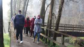 Visita del alcalde de O Porriño al río Louro