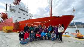 Investigadores de la expedición antes de embarcar rumbo a la Antártida.