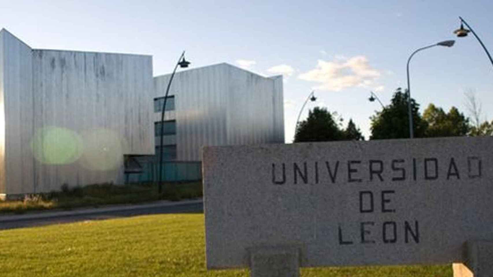 La Universidad de León, donde Giovanni ha estudiado su Grado en Biología y donde cursa un Máster en la actualidad.