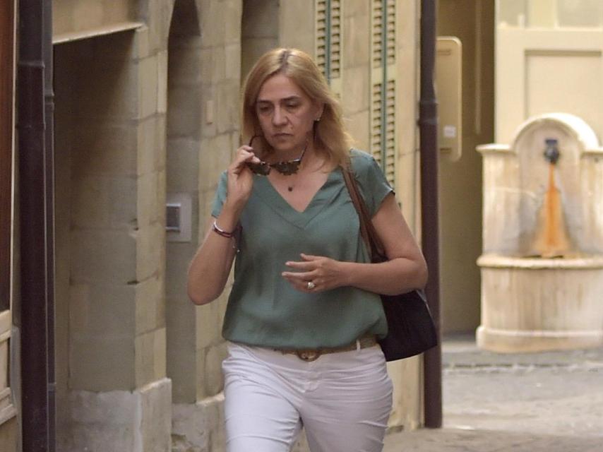 La infanta Cristina caminando por las calles de Ginebra en junio de 2018.