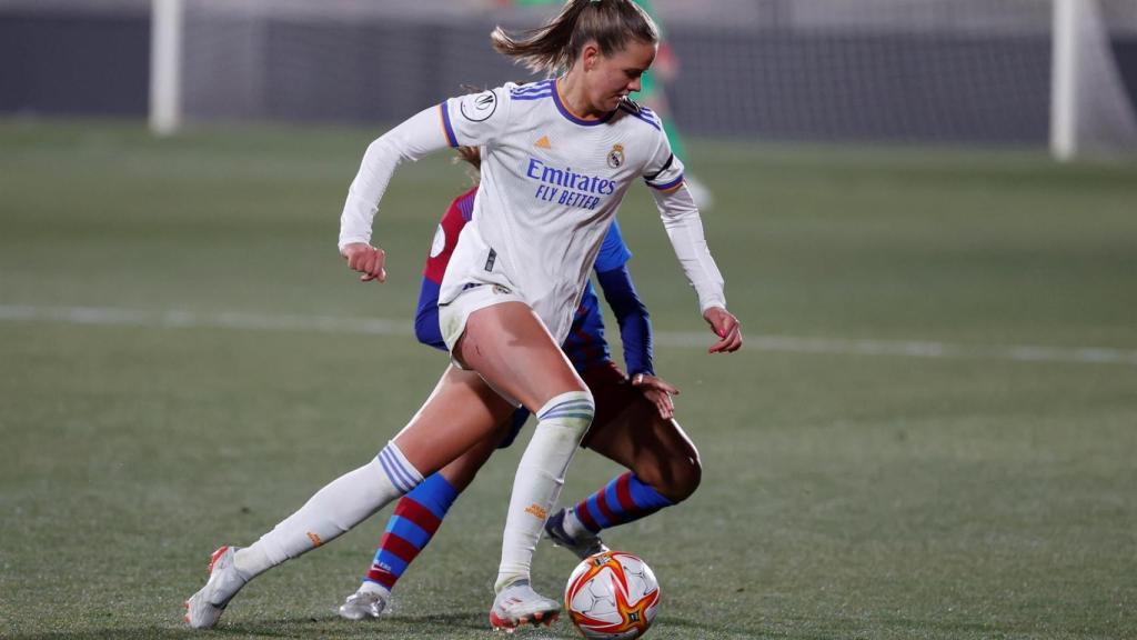 Caroline Møller, en El Clásico del fútbol femenino