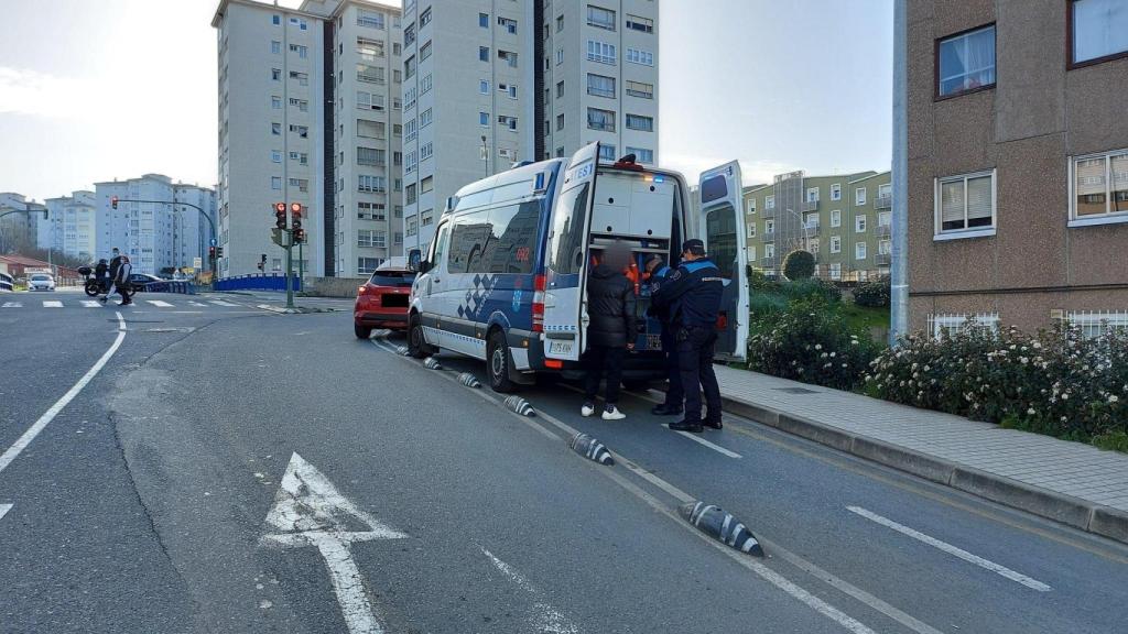 La policía en el lugar del accidente en la Avenida Pablo Picasso.