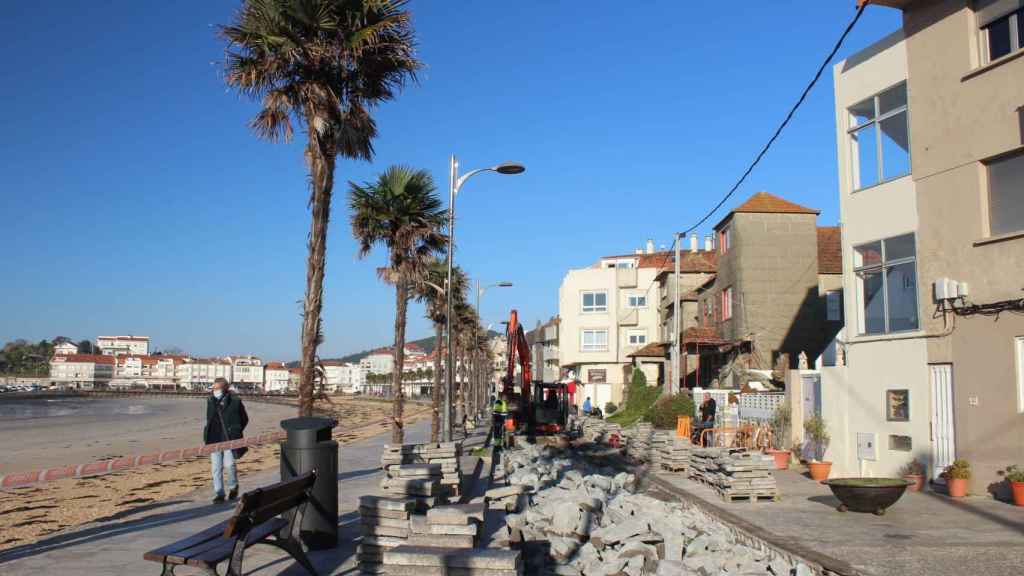 Obras en el paseo marítimo de Panxón (Nigrán).