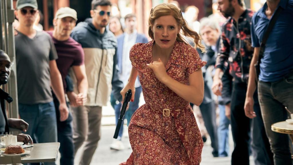 Jessica Chastain, en una escena de acción de 'Agentes 355'.