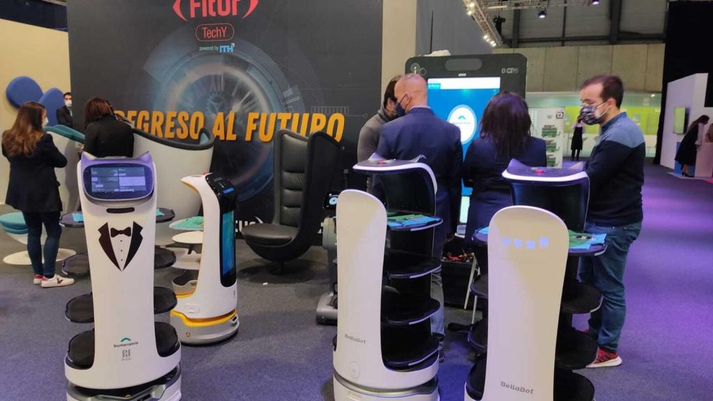 Los robots BellaBot, en Fitur.