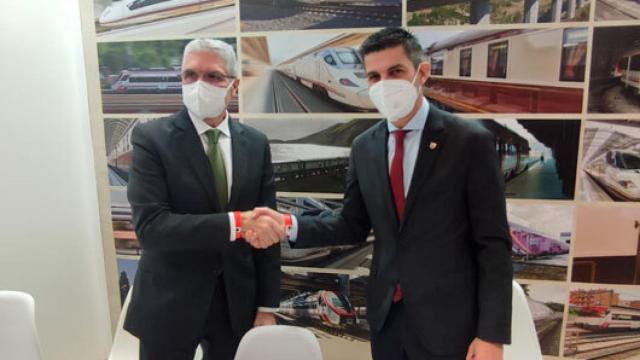 El Ayuntamiento de Campo de Criptana y RENFE firman en FITUR el convenio del ‘Tren de los Molinos’