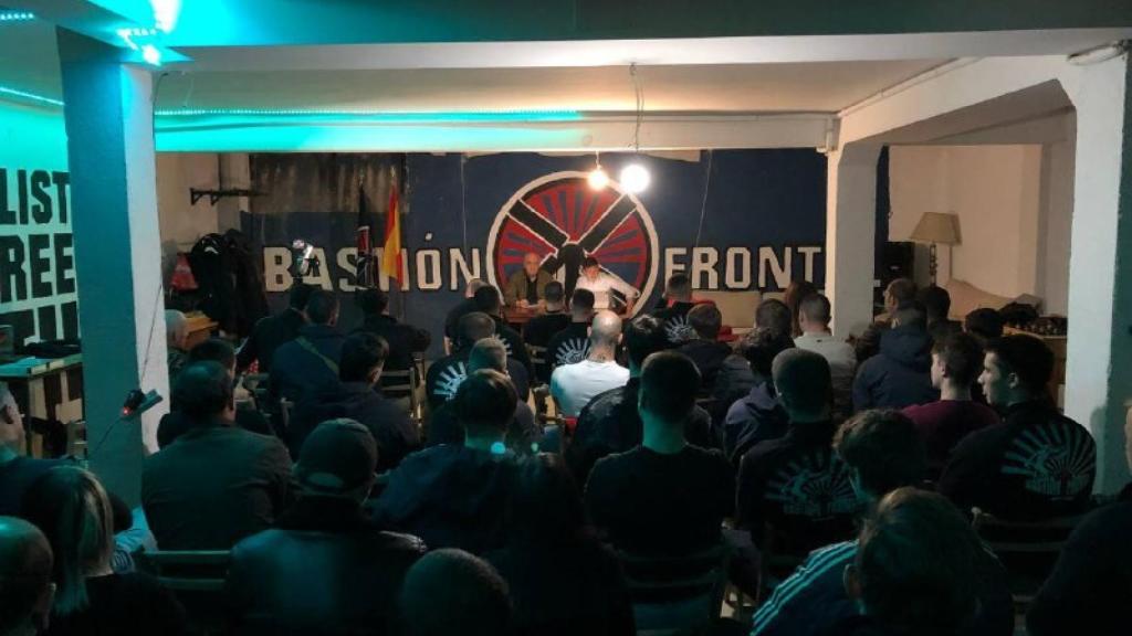 Reunión interna del grupo neonazi.