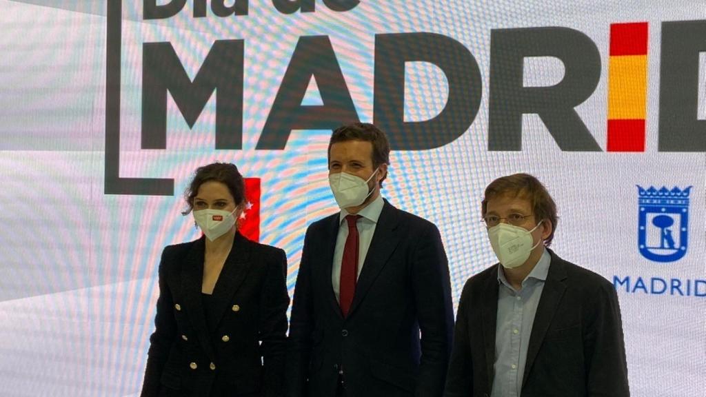 Pablo Casado, Isabel Díaz Ayuso y José Luis Martínez-Almeida en Fitur.