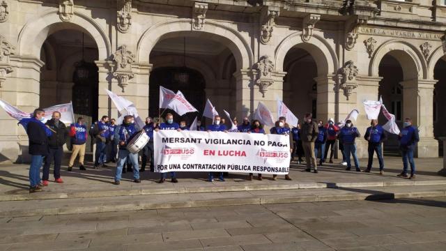 Concentración de vigilantes de seguridad en la plaza de María Pita de A Coruña.