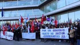 Protesta del sector conservero frente al edificio de la Xunta en Vigo en enero de 2022.