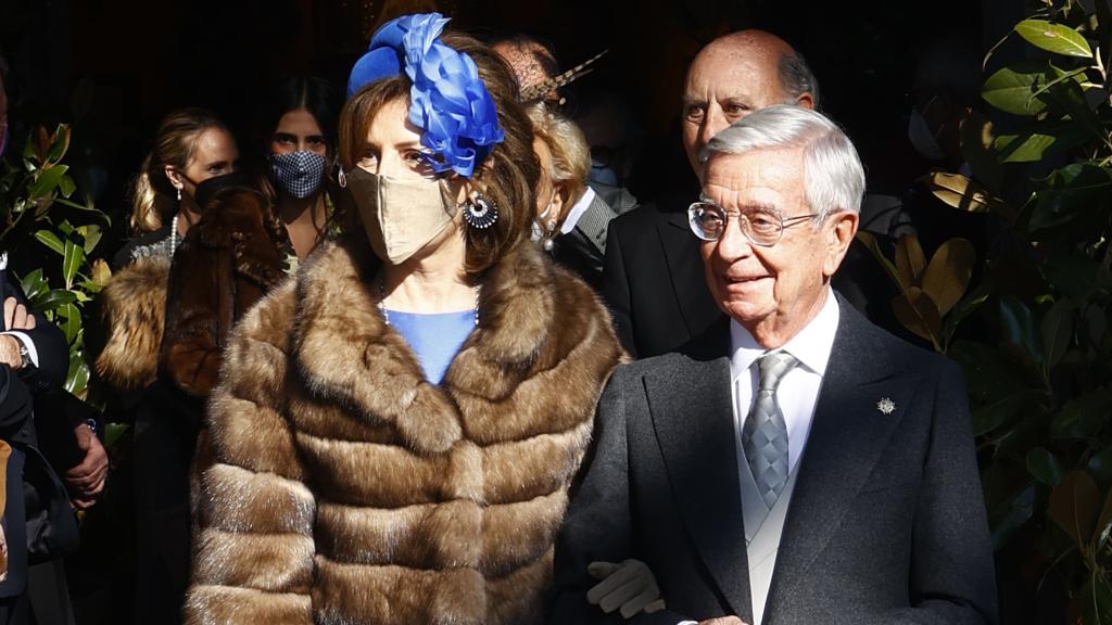 Rafael Anson y su mujer,  Inmaculada Quintana, durante la ceremonia.