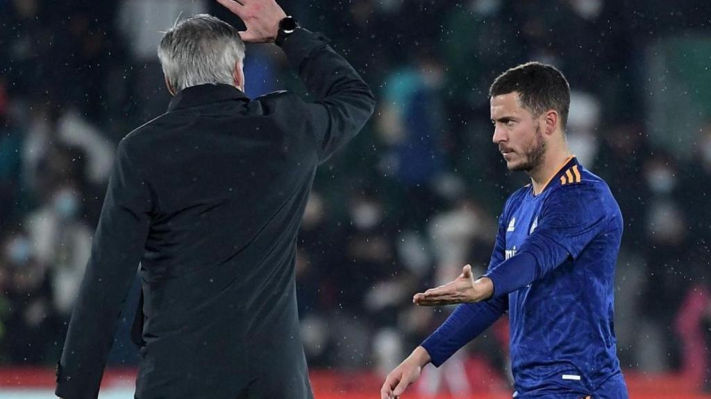 Ancelotti felicita a Eden Hazard tras su gol contra el Elche