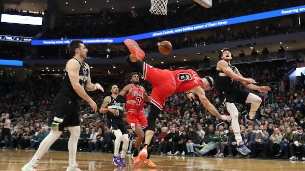 Grayson Allen hace su terrible falta sobre Alex Caruso