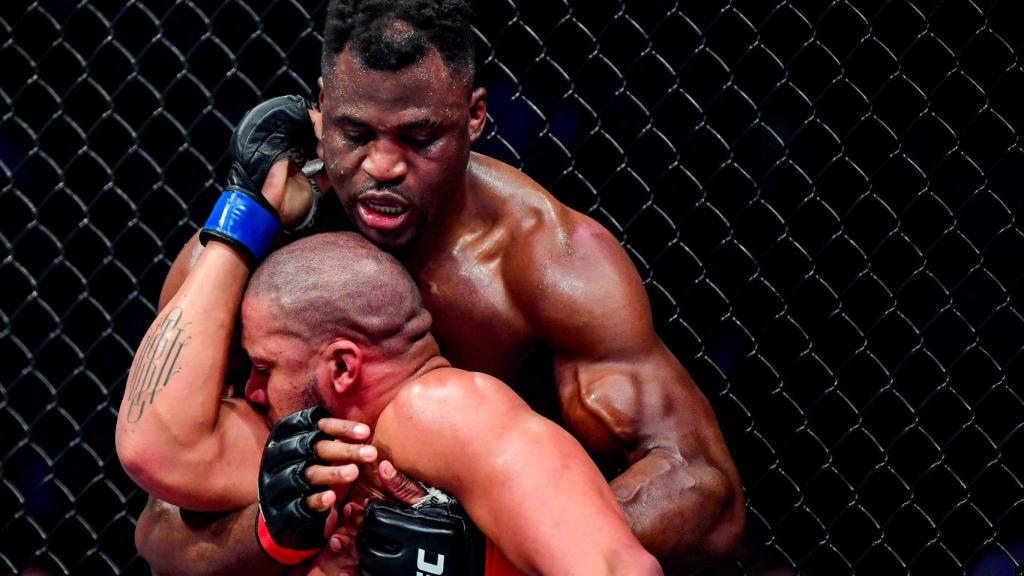 Francis Ngannou ante Ciryl Gane en el UFC 270