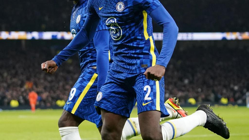 Antonio Rüdiger celebra un gol con el Chelsea en la temporada 2021/2022