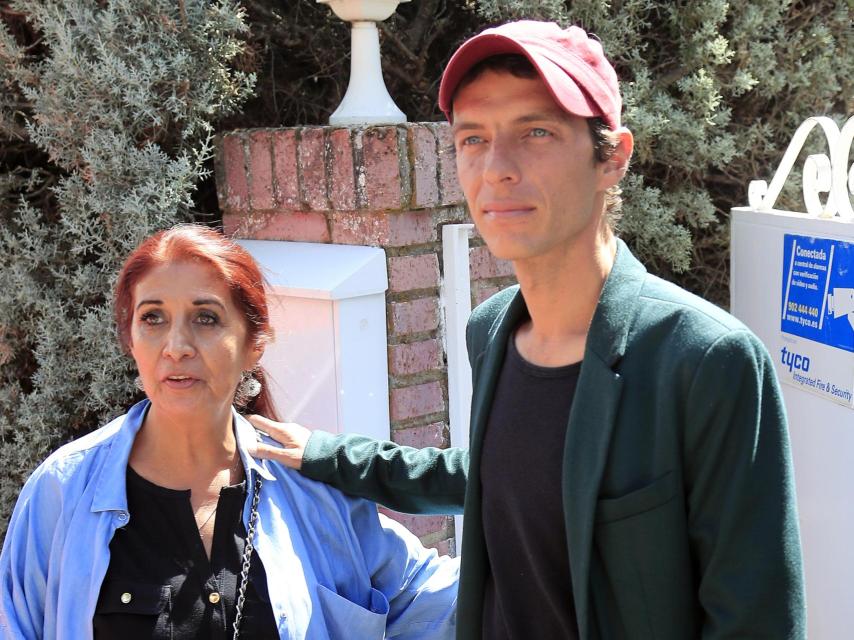 Lourdes Ornelas junto a su hijo, Camilo Blanes, en una imagen tomada en septiembre de 2019.