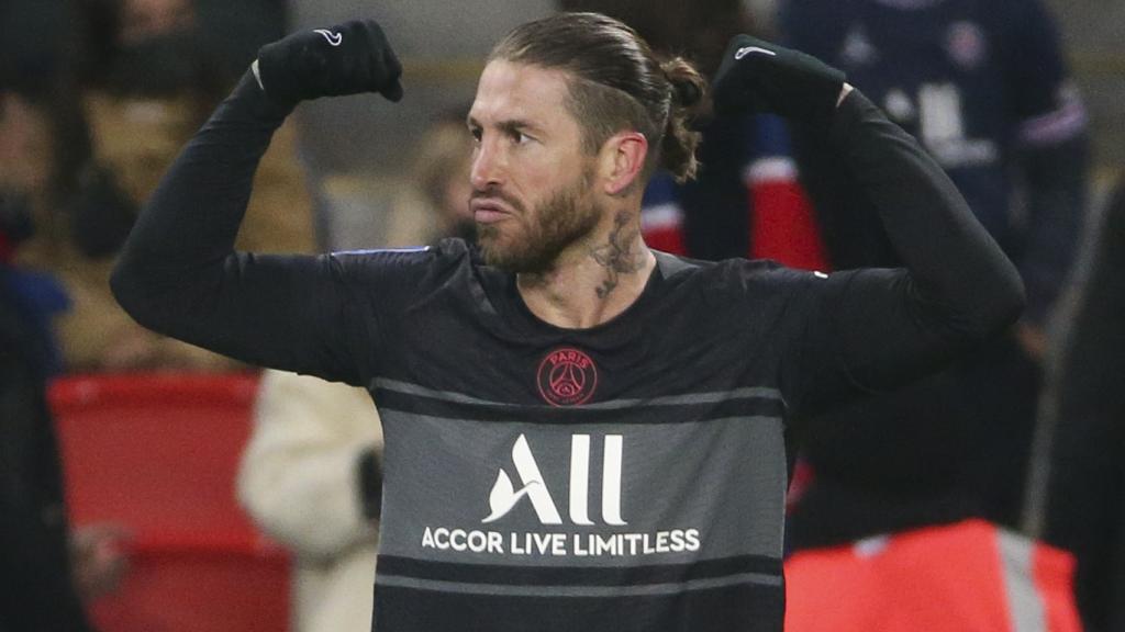 Sergio Ramos celebra un gol con el PSG en la temporada 2021/2022