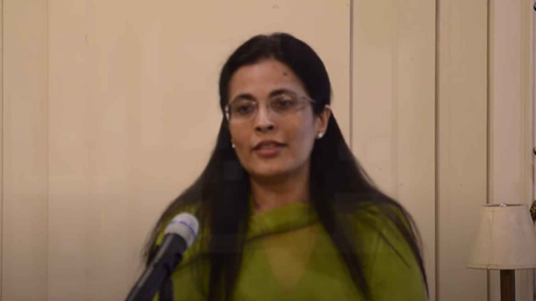 Fotograma de la jueza Ayesha Malik durante una conferencia de 2018 sobre la Violencia Contra la Mujer.