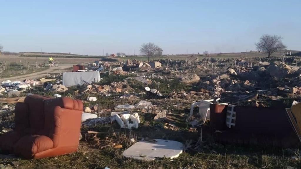 Vertedero en el camino entre Almonacid y Villaminaya, en la provincia de Toledo. Foto: Ciudadanos Toledo