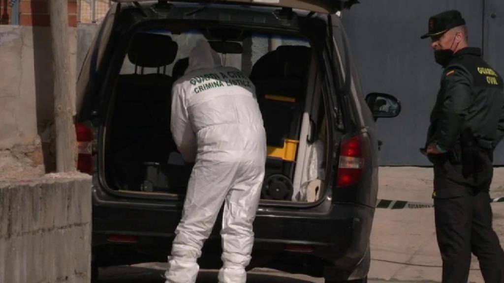 Agentes de la Benemérita en el lugar de los hechos.