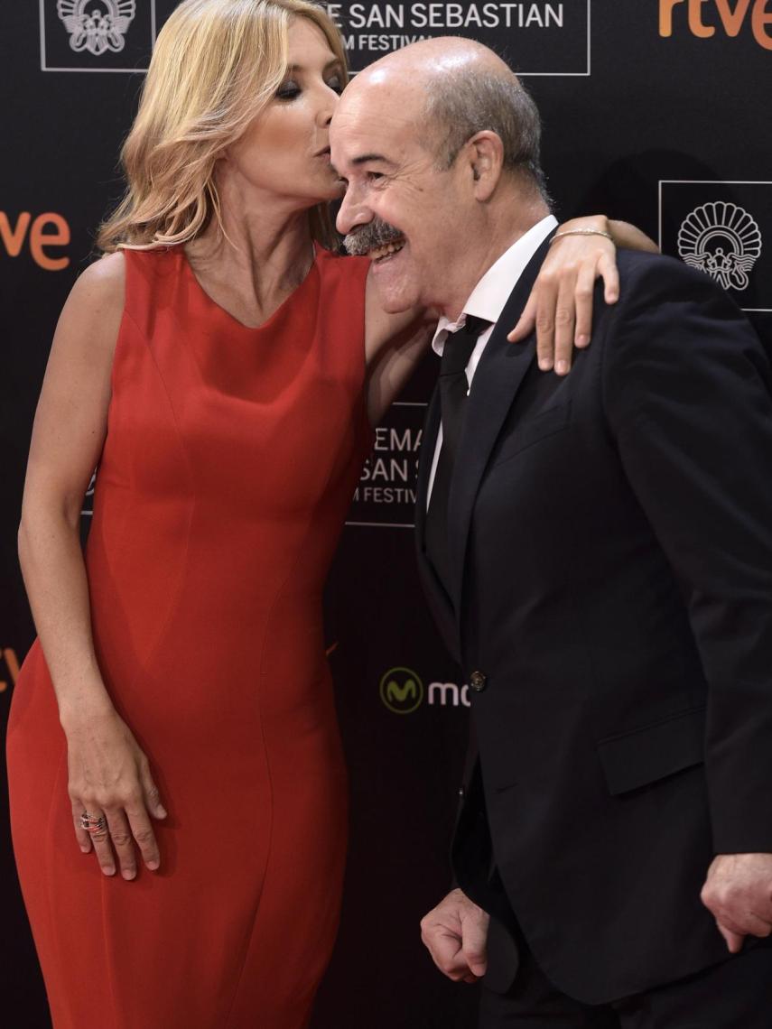 Cayetana Guillén Cuervo y Antonio Resines en el Festival de Cine de San Sebastián 2015.