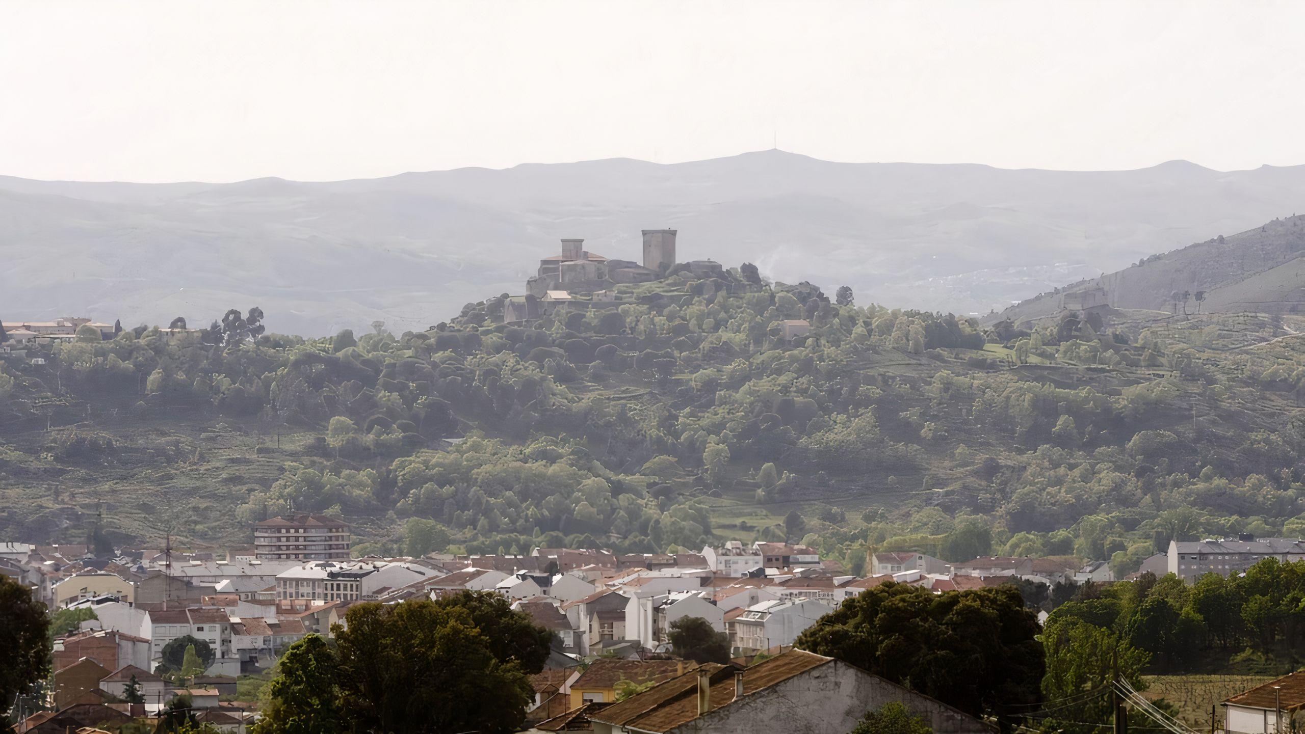 Panorámica del Castillo de Monterrei (Fuente: Turismo de Galicia)