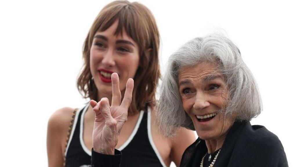 Vera Valdez junto a Almudena Amor en el Festival de San Sebastián.