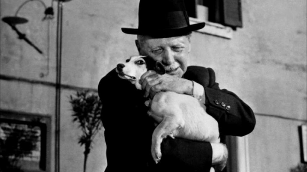 Carlo Battisti en una escena de 'Umberto D.', de Vittorio de Sica