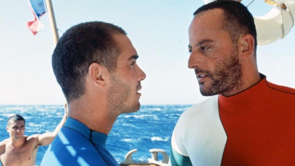 Jean-Marc Barr (i) y Jean Reno (d) en una escena de 'El gran azul', de Luc Besson